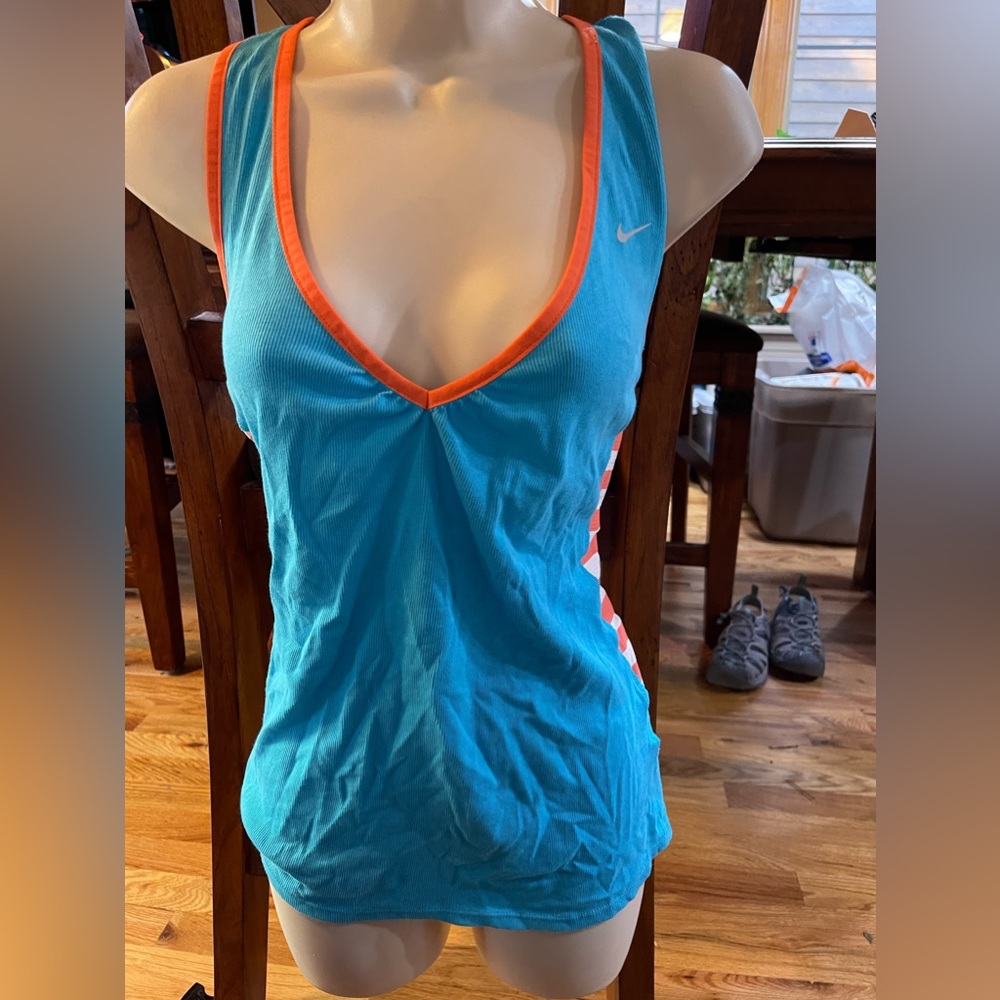 Nike tank size Large